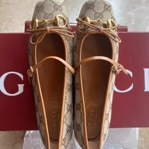 Gucci Beige and Brown Flats with Gold Accents